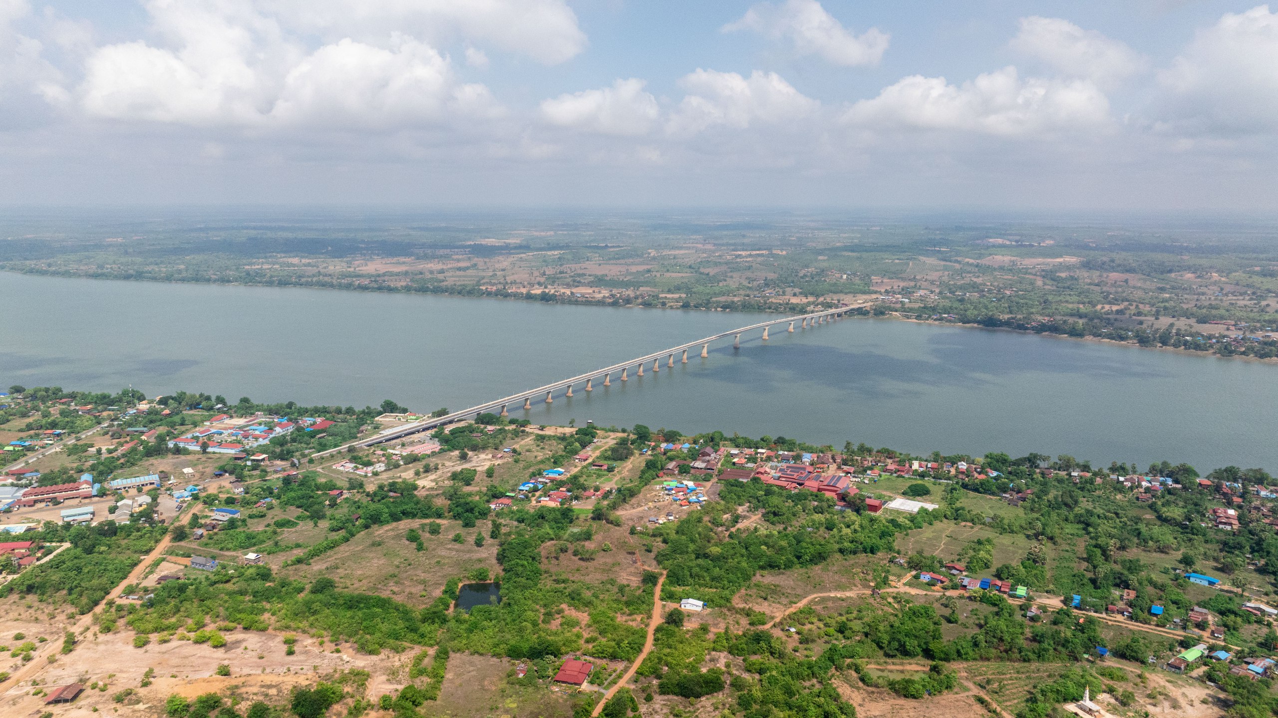 គាំទ្រតម្រូវការហេដ្ឋារចនាសម្ព័ន្ធរបស់កម្ពុជា